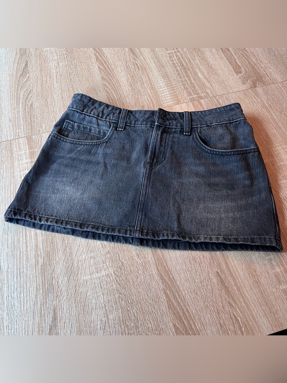 Hollister Low-Rise Black Skirt